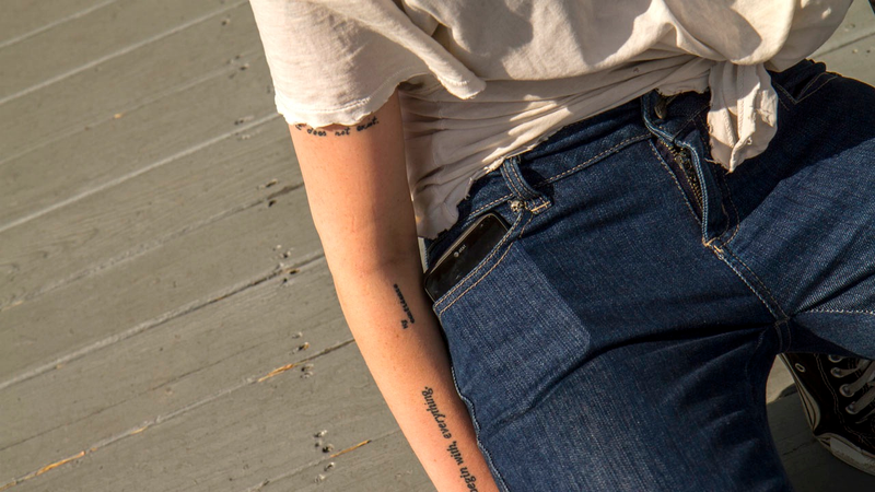 Illustration for article titled Giant Smartphones in Skinny Jeans: A Photoshoot